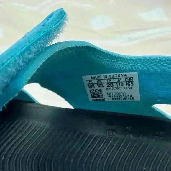 Little boys size 10 adidas sandals - Picture 4 of 4